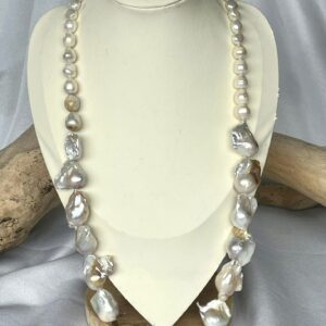 Baroque pearl necklace
