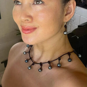 Tahitian pearl and leather necklace and matching earrings.