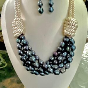 Baroque pearls with cotton cord
