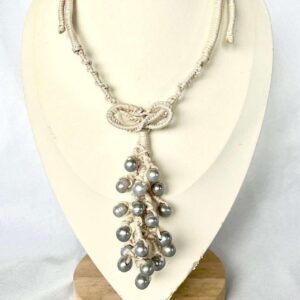 Bold knots & soft pearls