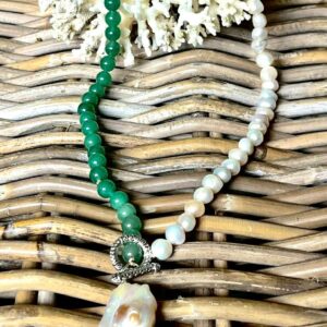 Natural jade feat white baroque pearls