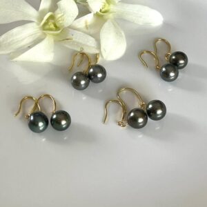 Tahitian dangling earrings