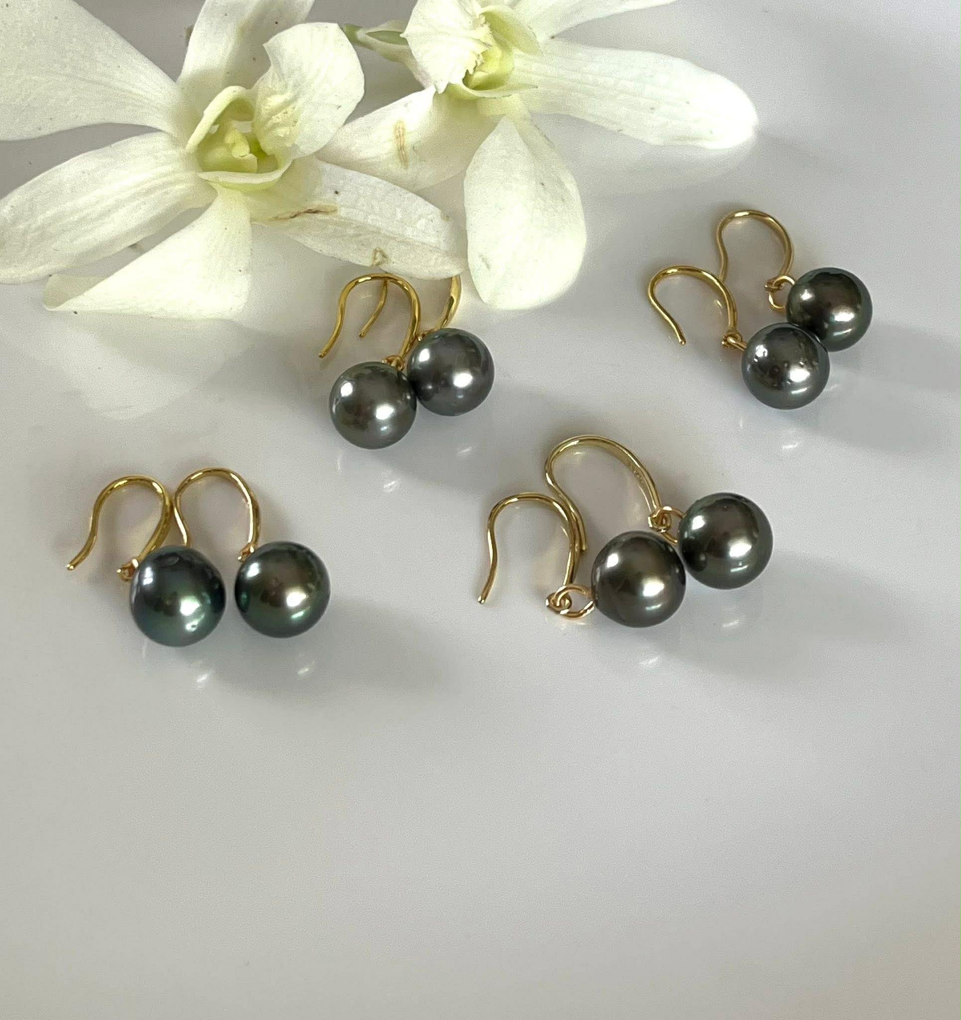 Tahitian dangling earrings