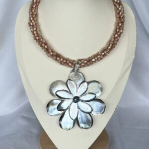Pearl flower pendant