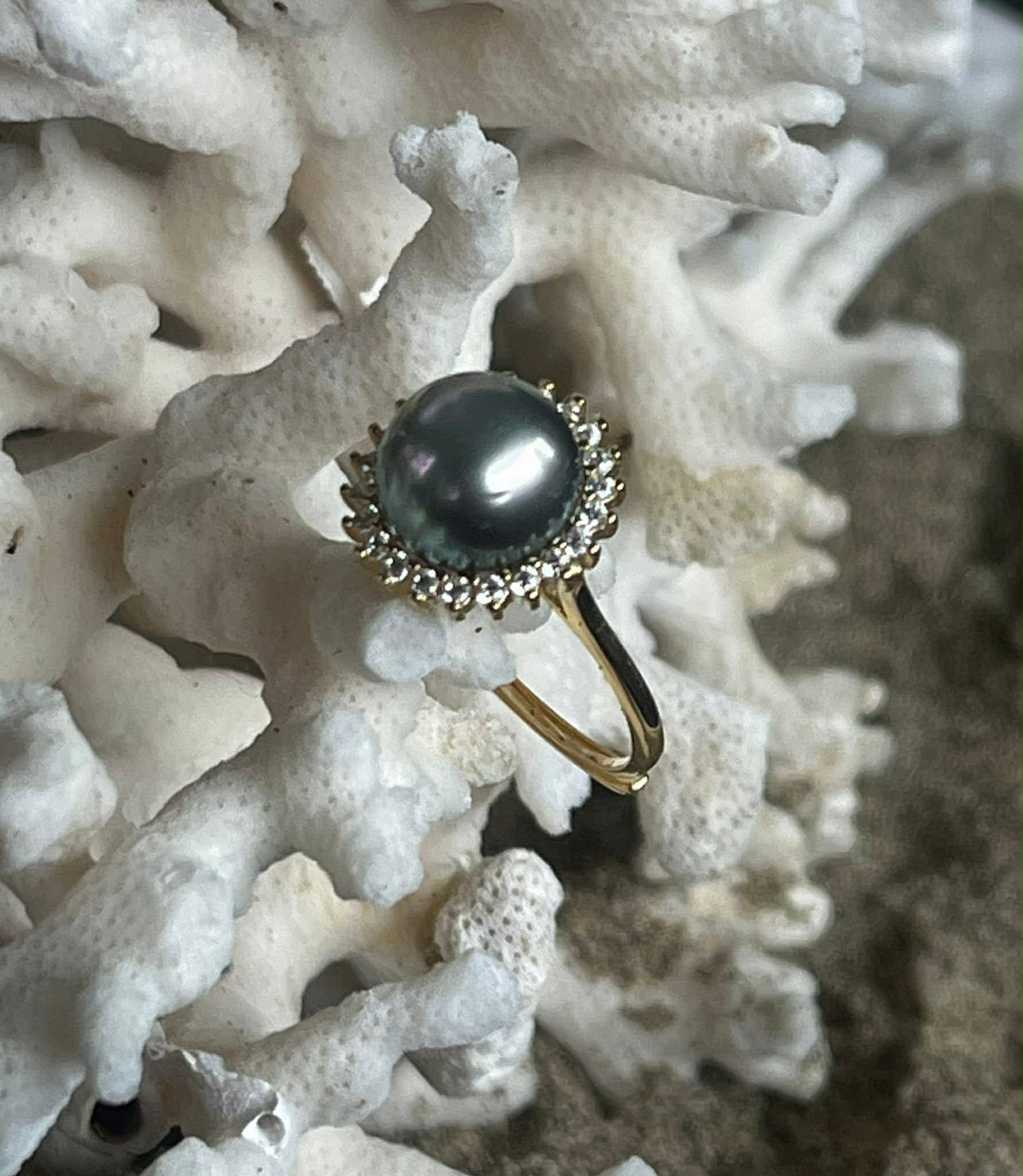 Tahitian pearl on silver rings.