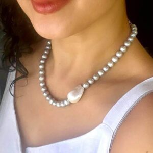 Baroque pearl pendant